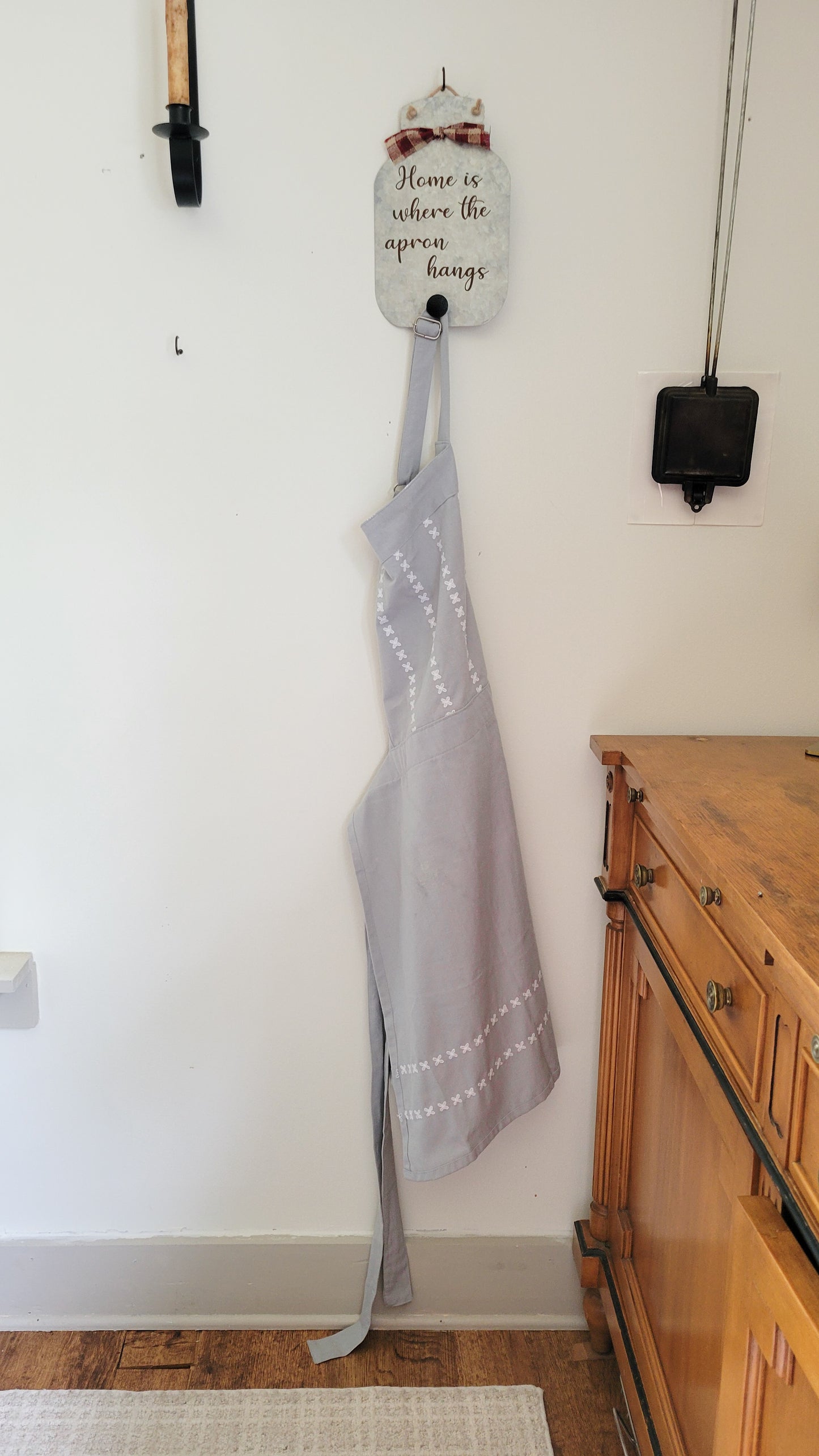 Tin Kitchen Sign Apron Hanger - Burgundy Gingham_Tan Lettering